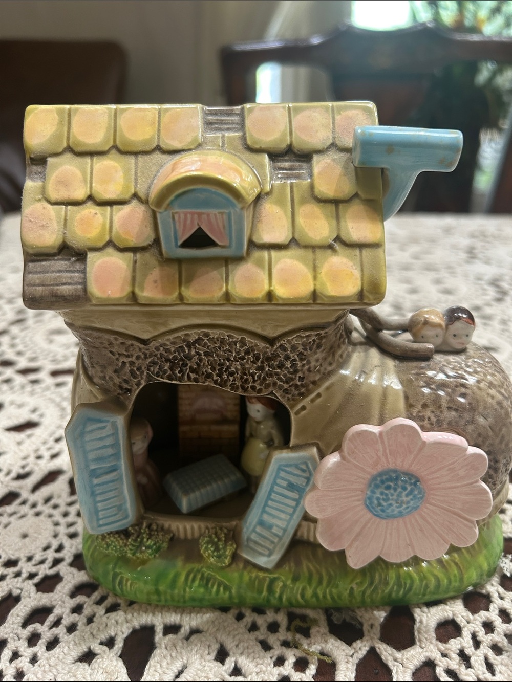 Vintage Old Woman in the Shoe Boot Cottage Music Box – Ceramic – Works